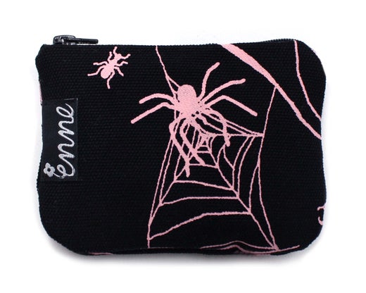 Heinikossa vaaleanpunainen